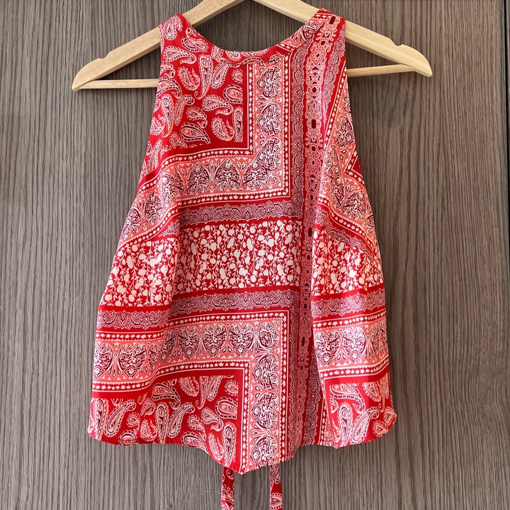 Tie-up Halter Top